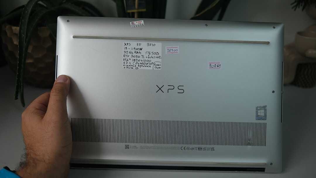 Dell XPS 15 9510 i9 - 11900 H 32 gb  1 TB RTX 3050 TI  UHD 15,6 FHD