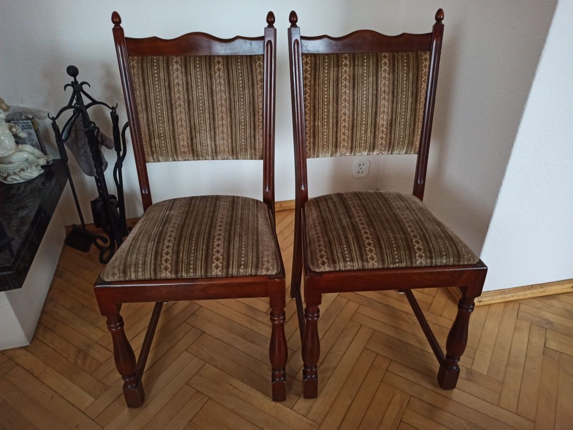 Drewniane krzesła tapicerowane, stylowe, ze sprężynami