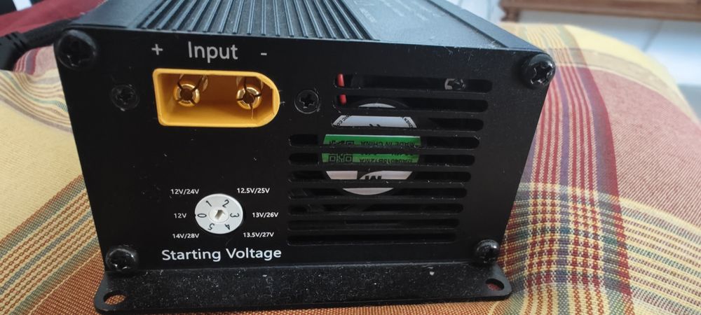 Pecron Smart car charger produt  modelo dc1242