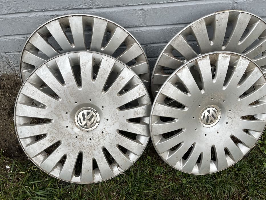 Sprzedam cztery oryginalne kołpaki 15 VW