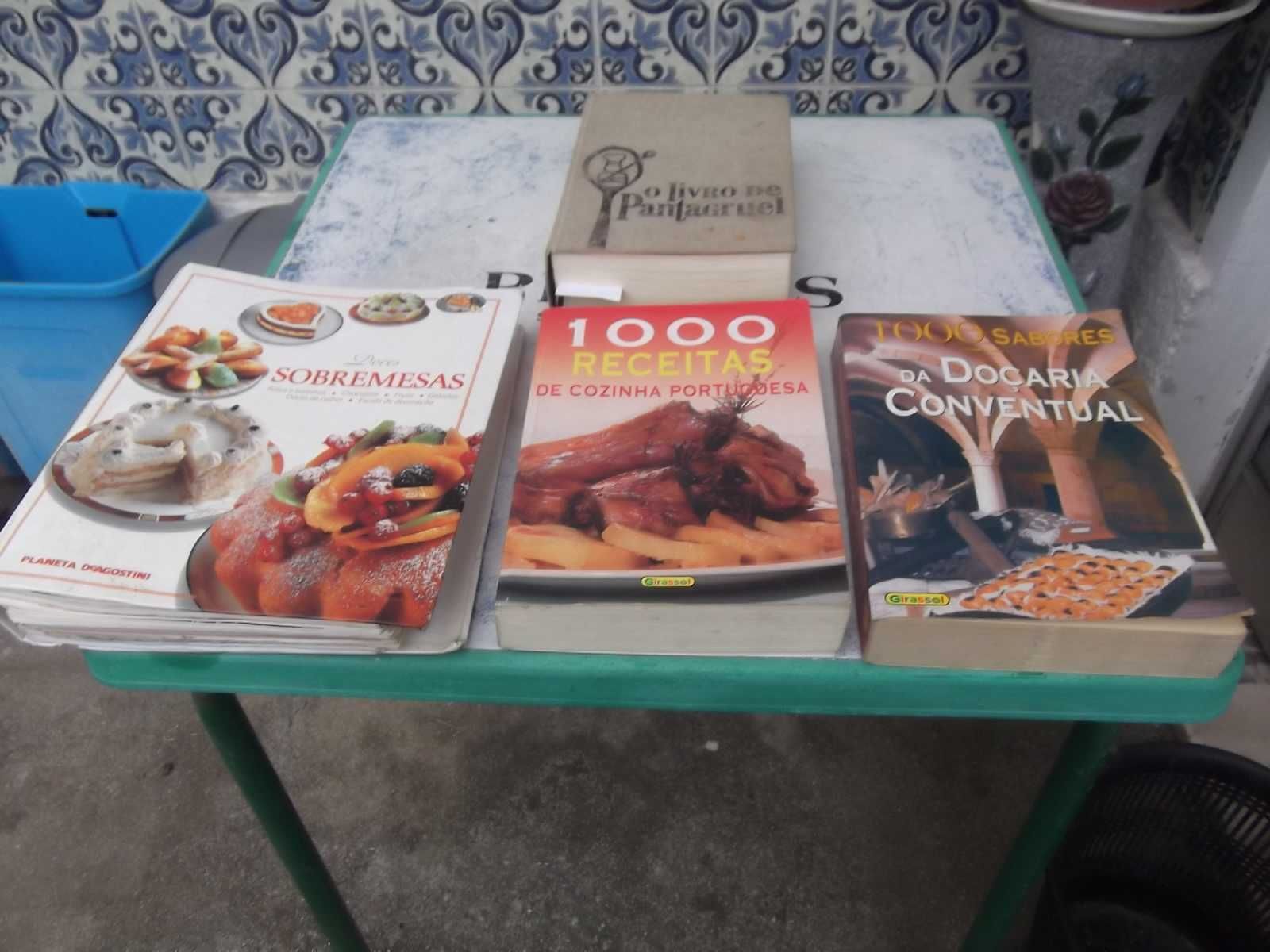 Ofereço dois livros de cem receitas profissionais cada