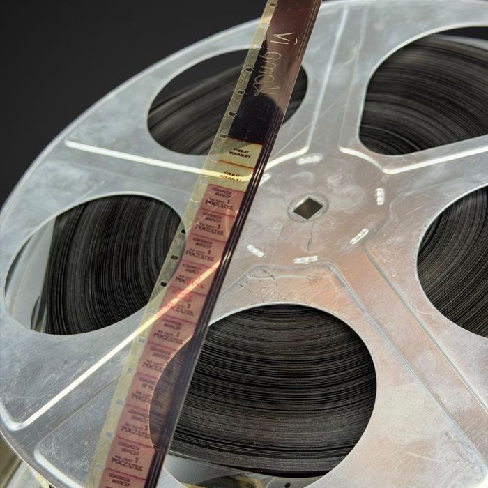 Puszka z filmem z taśmą FOTON 16 mm Ośmionożni drapieżcy B5/112030