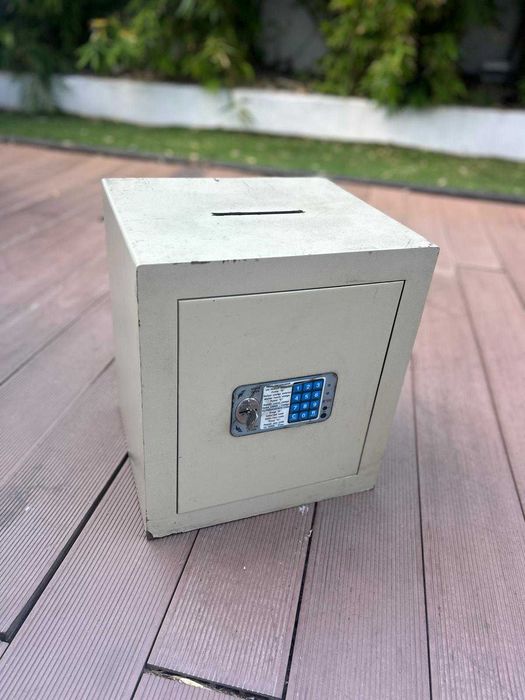 cofre metalico com chave