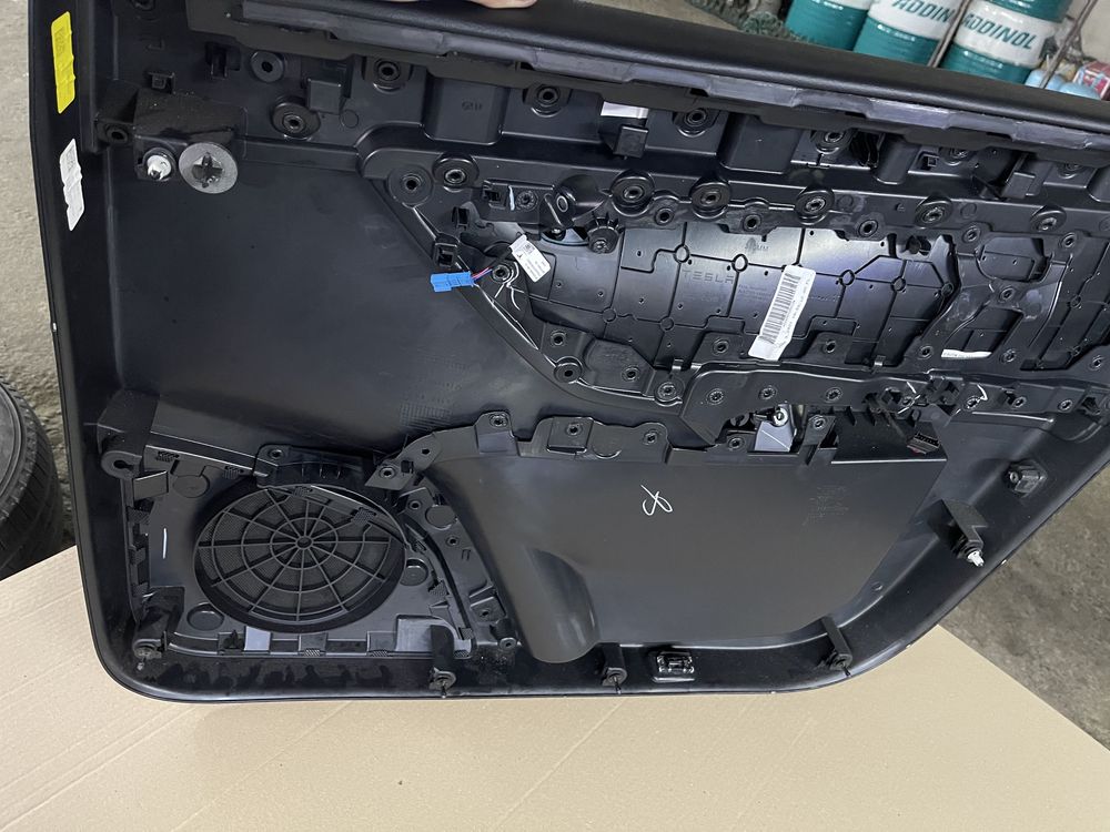 Дверні карти передні Tesla Model Y 2021