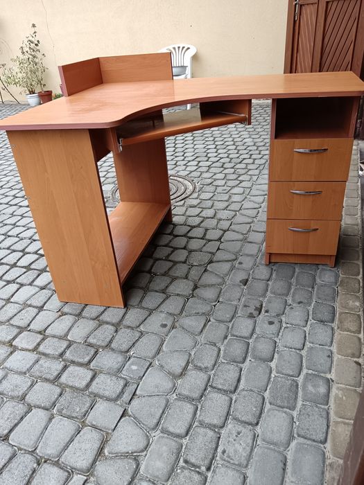 Стіл офісний. Великий