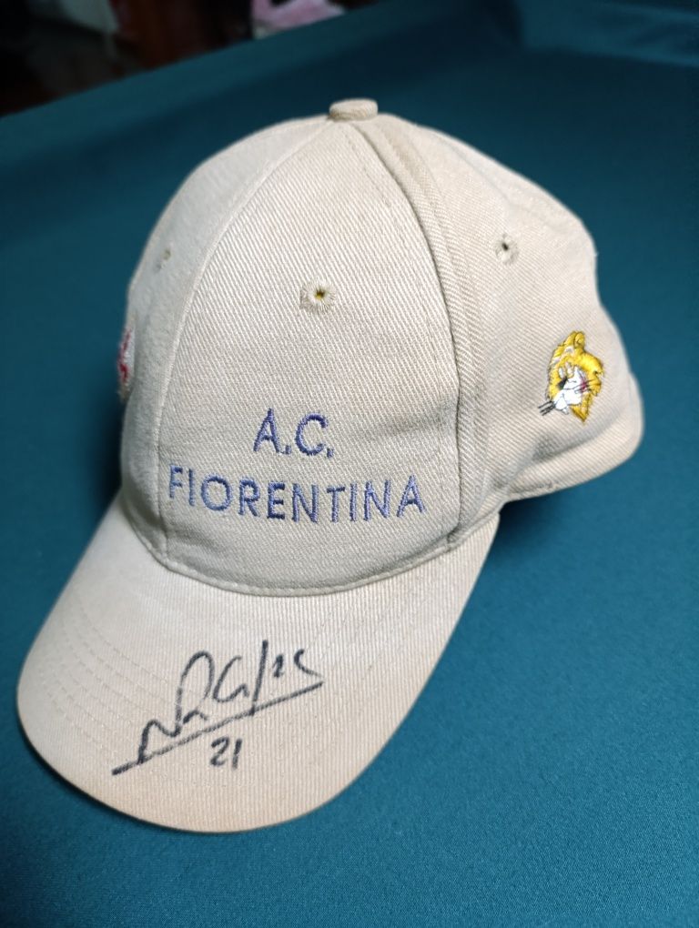 Camisolas autografadas Rui Costa Fiorentina/Milan e boné Nuno Gomes