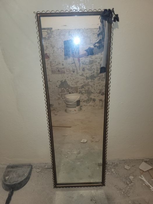 Lustro w   mosiężnej ramie