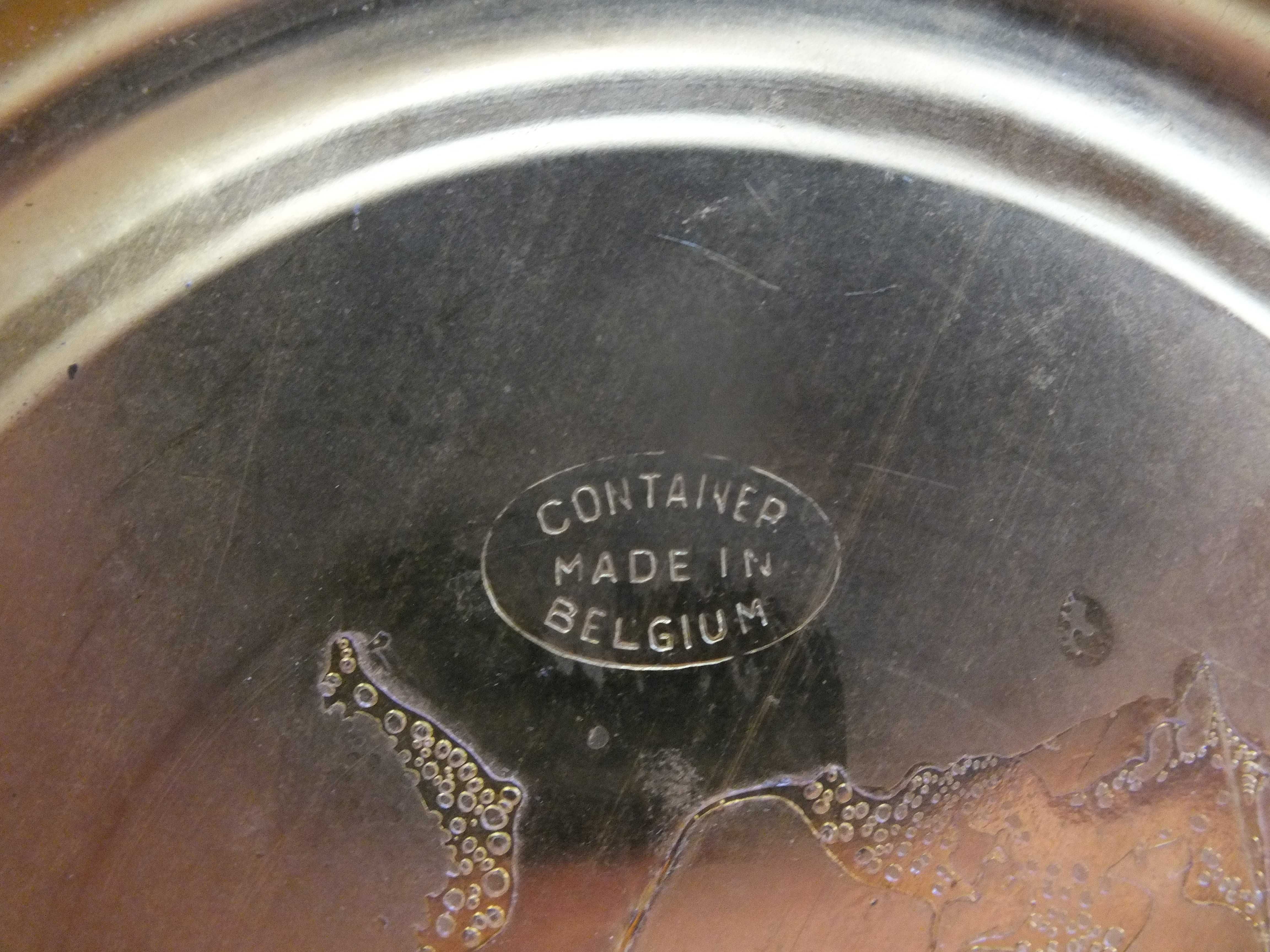 Stara  belgijska metalowa bombonierka z mosiężnym uchwytem.Rzadkość