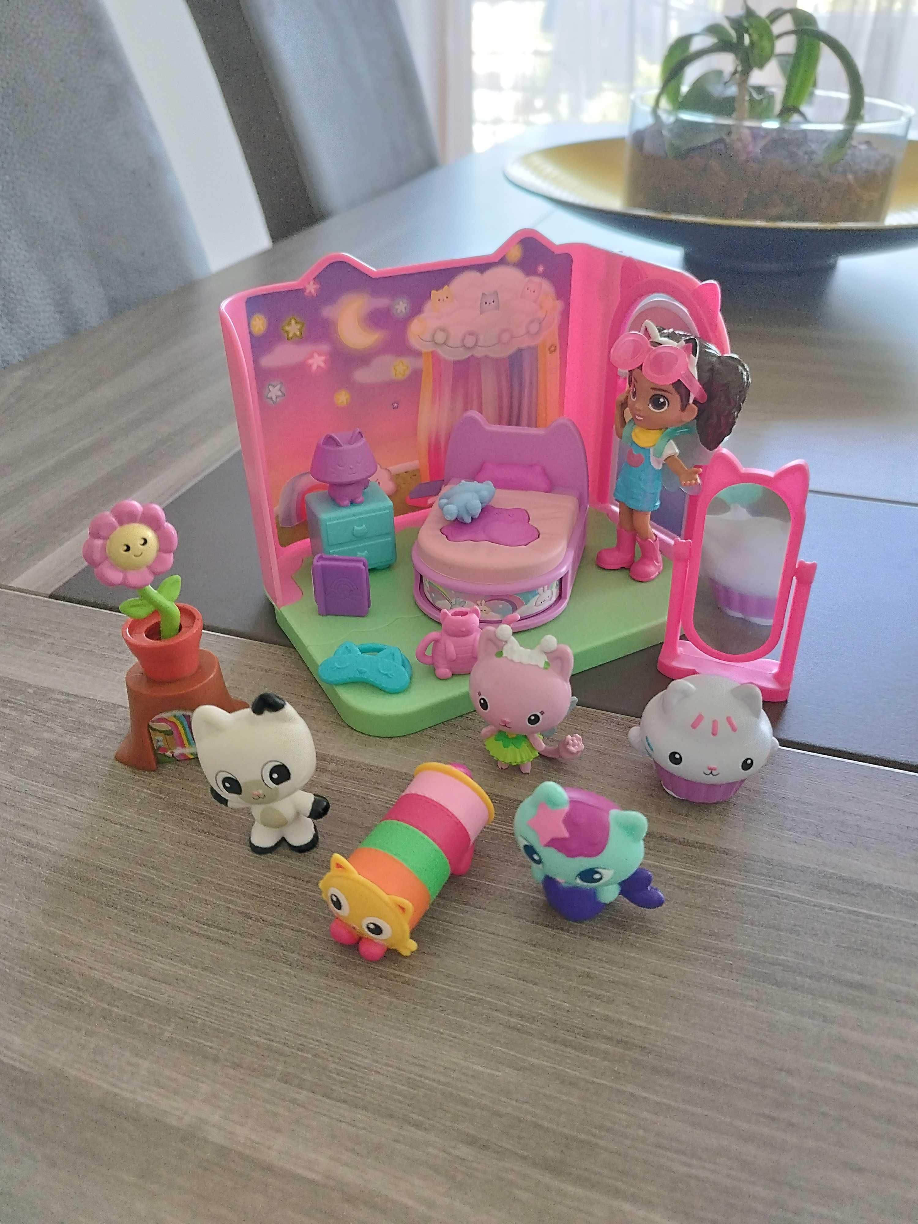 Casa de Bonecas da Gabby - Quarto com figuras + Orelhas de gato (25€).