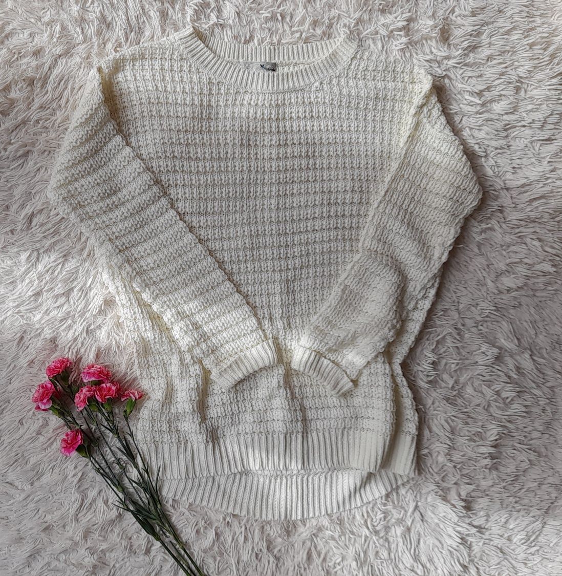 Kremowy sweter damski M