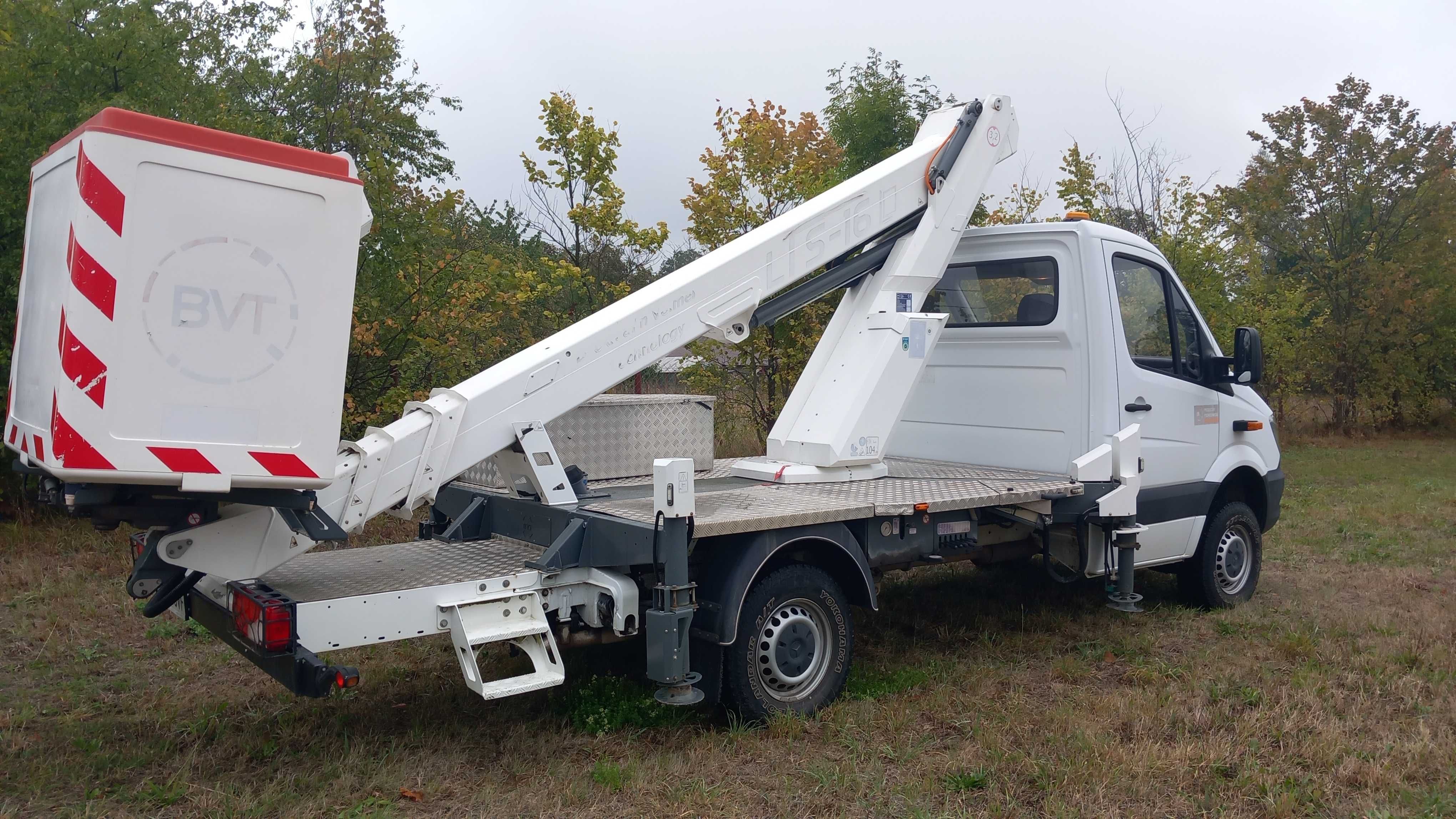 Podnośnik koszowy na podwoziu Mercedes Sprinter