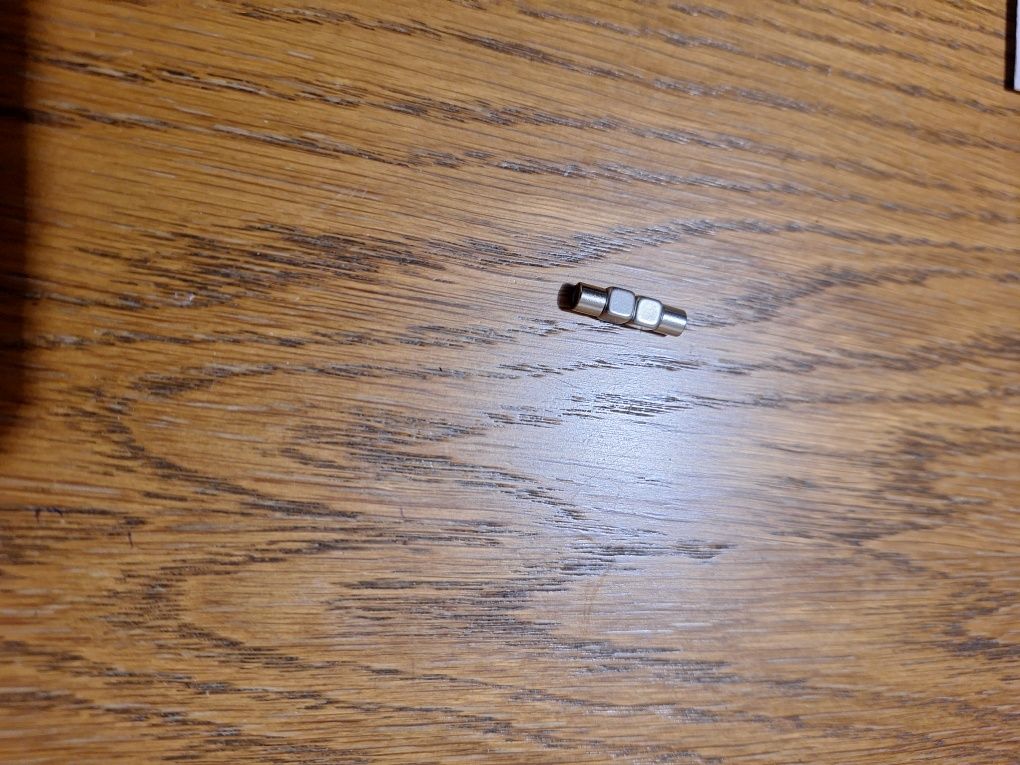 Magnetyczne przekładki do biżuterii z otworkiem