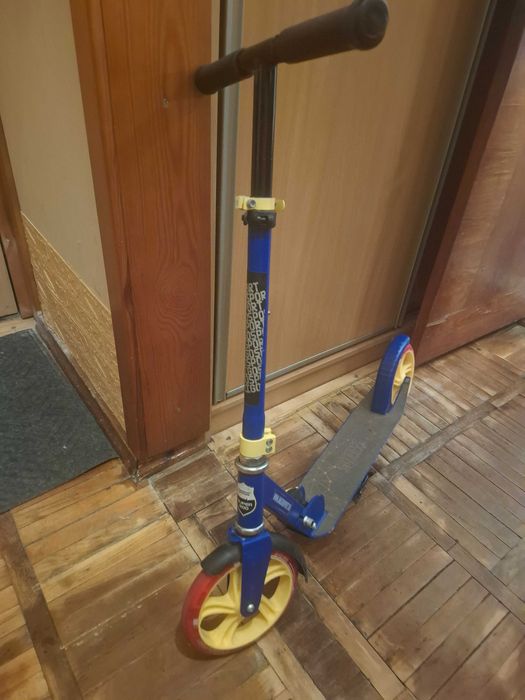 Продам дитячій самокат