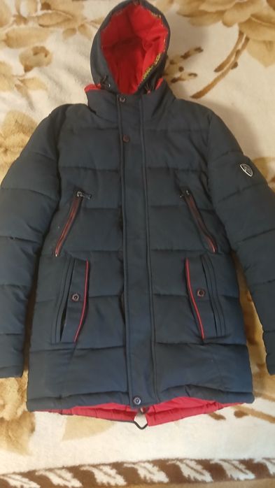 Продаю куртку зимову. Розмір XL