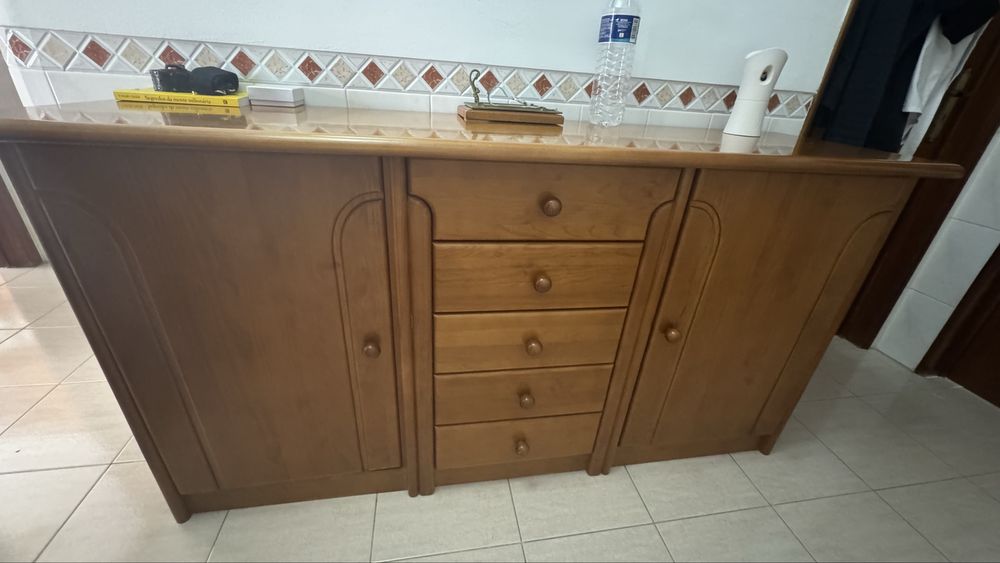 Aparador em Cerejeira
