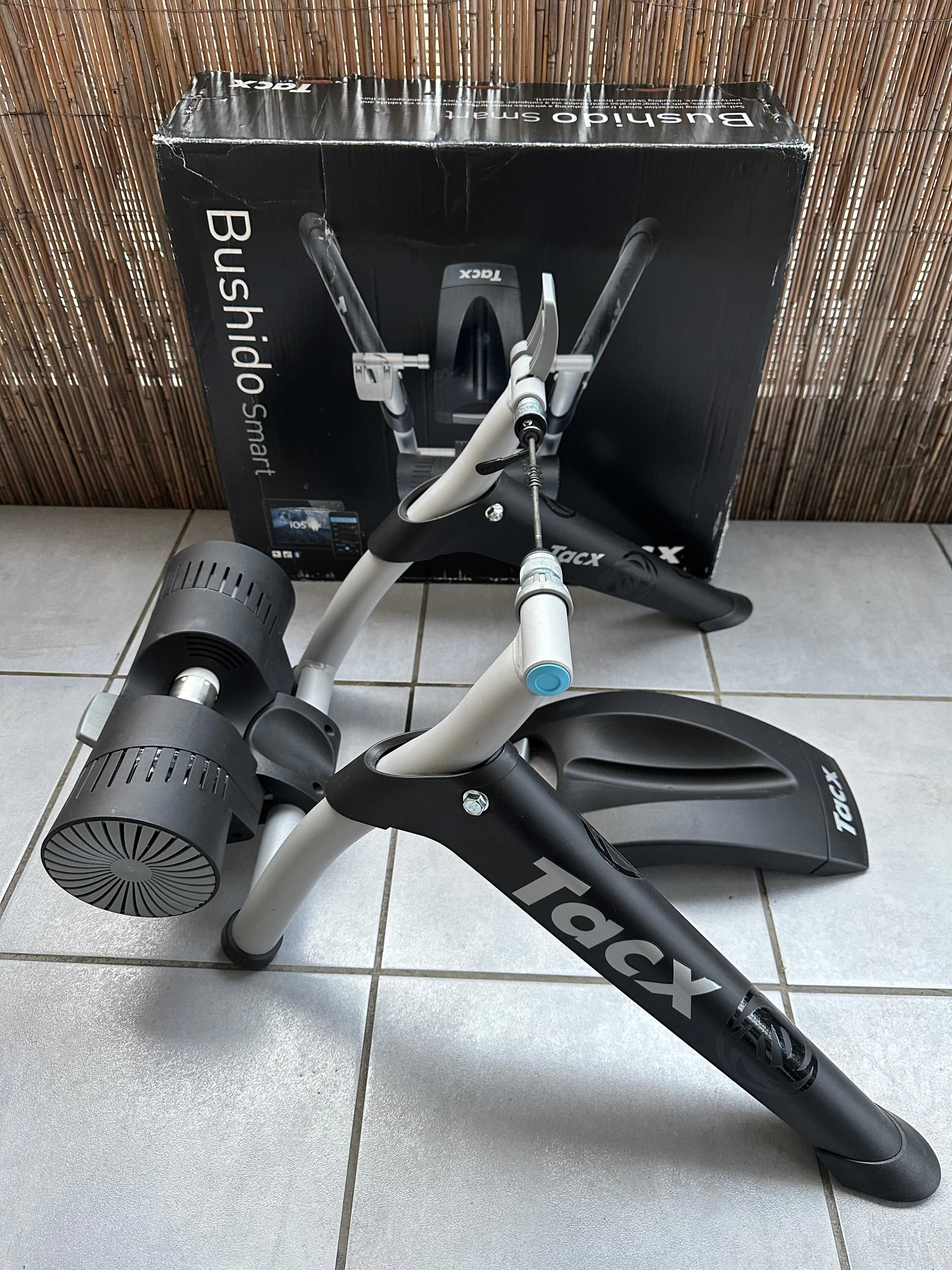 Trenażer Tacx Bushido Smart T2780 Zwift koło opona