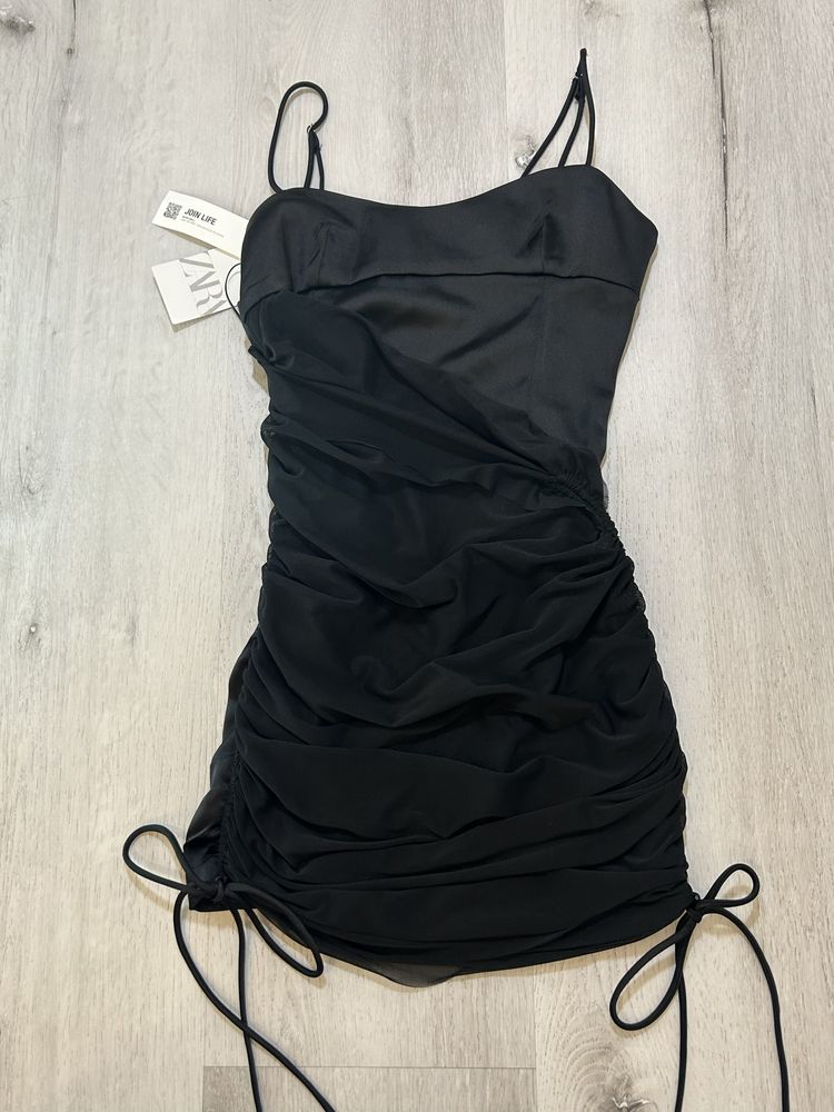 Платье  Zara xs