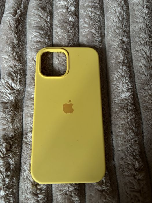 Чохол жовтий на iPhone 12-й про Макс