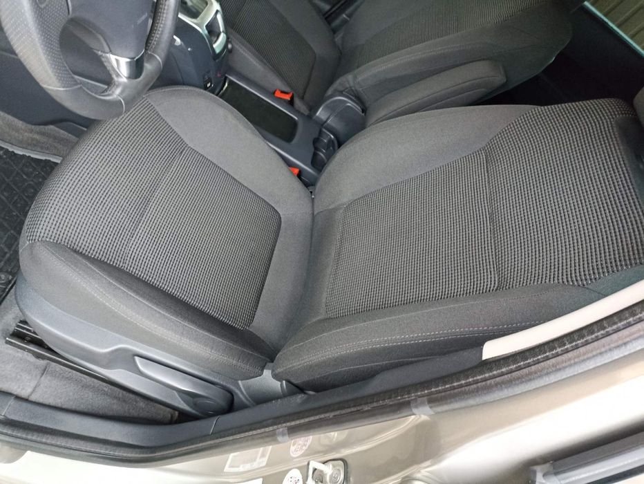 Peugeot 5008 2012року