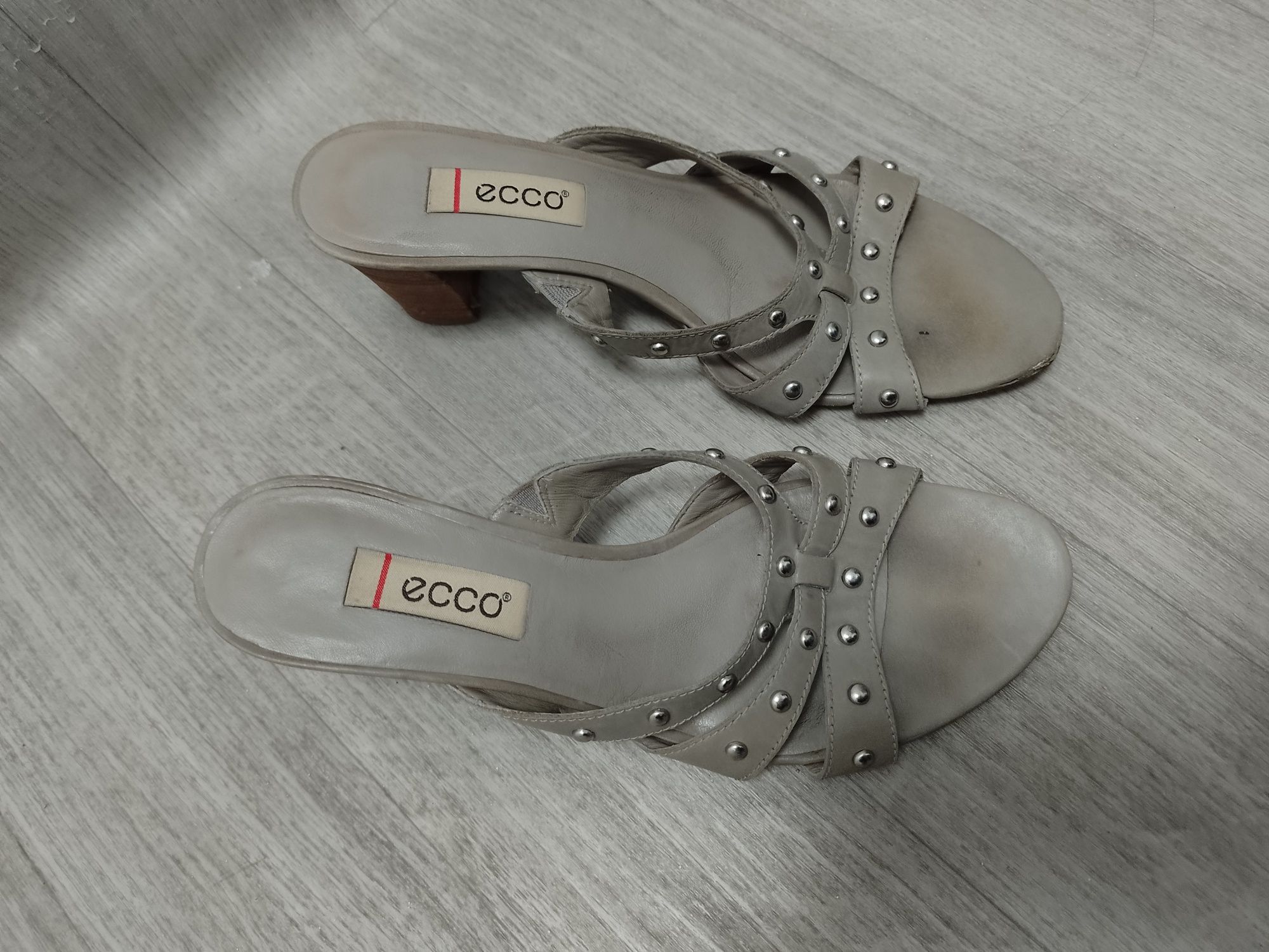 Sprzedam buty damskie firmy Ecco rozmiar 38.