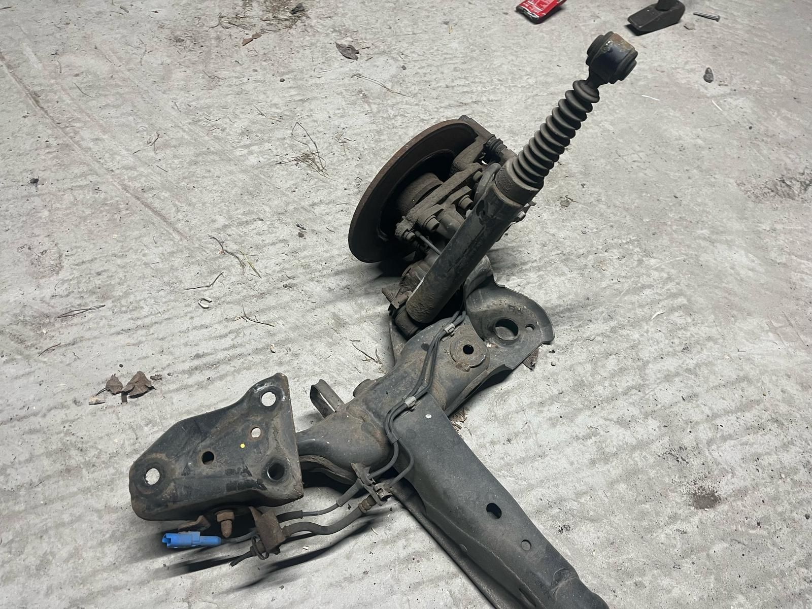 Citroen DS3 OŚ Belka sanki zawieszenie Komplet tył tarcze amortyzator