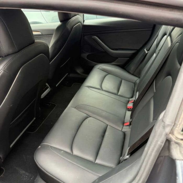 Tesla Model 3 Long Range      2022