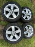 Na sprzedaż komplet 4 opon letnich 185/55 R15 86H na alufelgach
