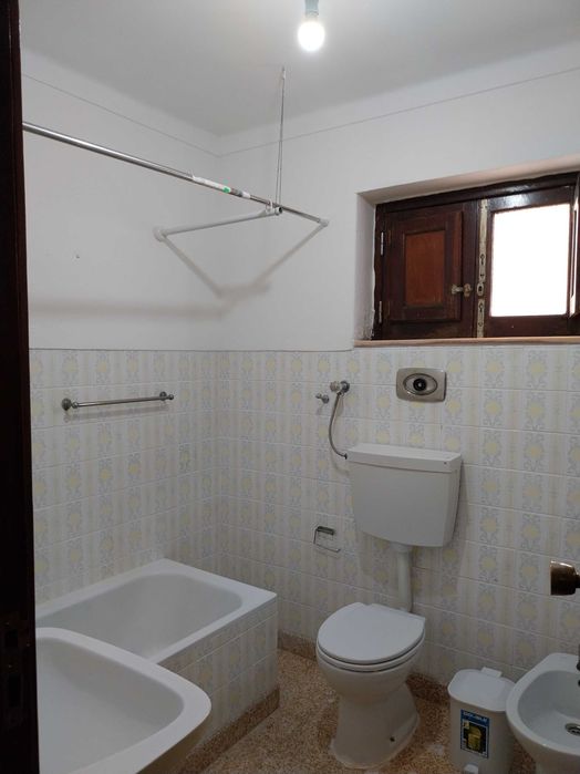 Arrenda-se Espaçoso Apartamento T3, Centro de Montemor-o-Novo