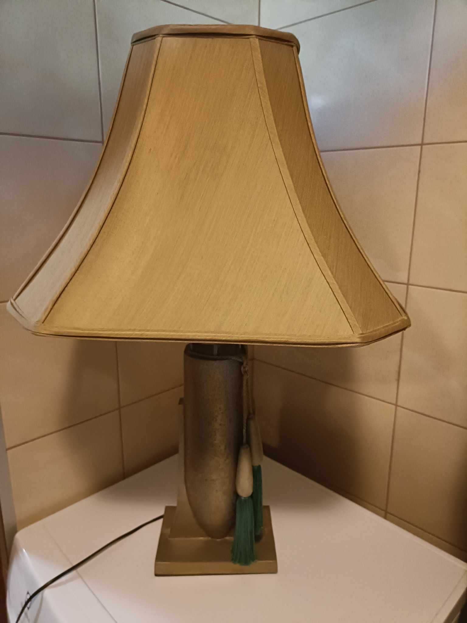 Lampa z abażurem