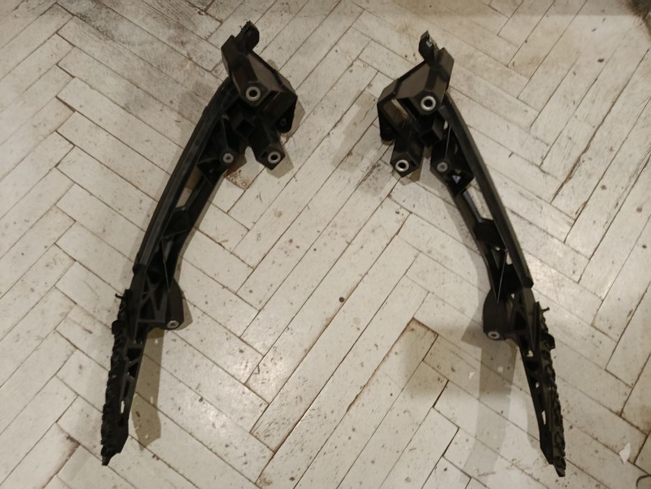 Audi Q3 8U Обхват Кріплення Фари