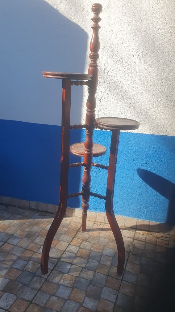Floreira castanha