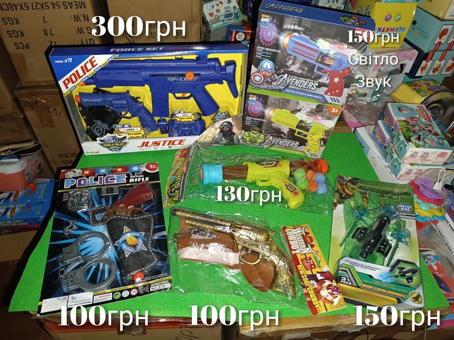 Автомат стріляє орбізами механічний пістолет бластер зброя