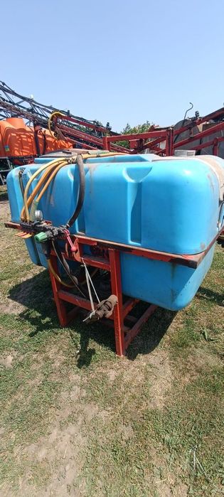 Оприскувач 800 л.навісний 16 м