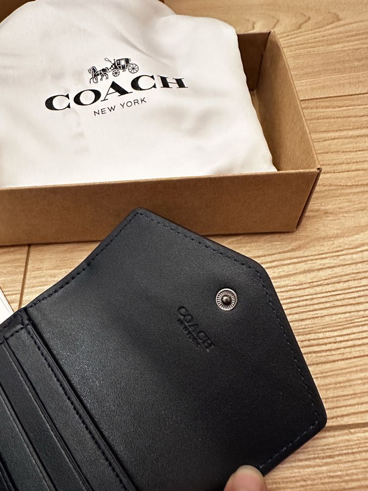 Гаманець бренду coach