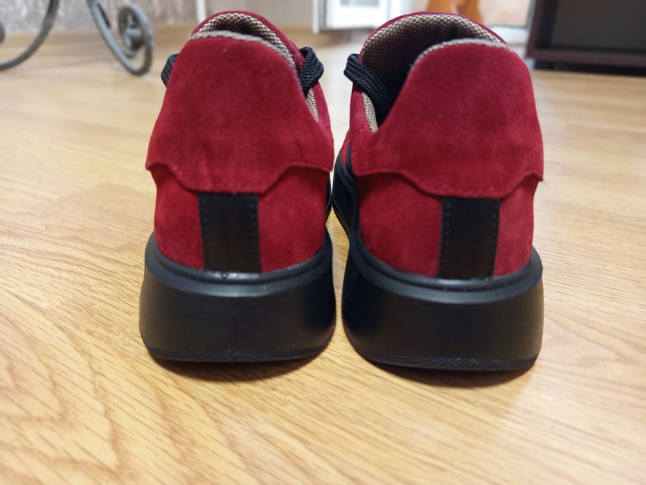 Кеди  жіночі 37 розмір.шкіра.(нубук)