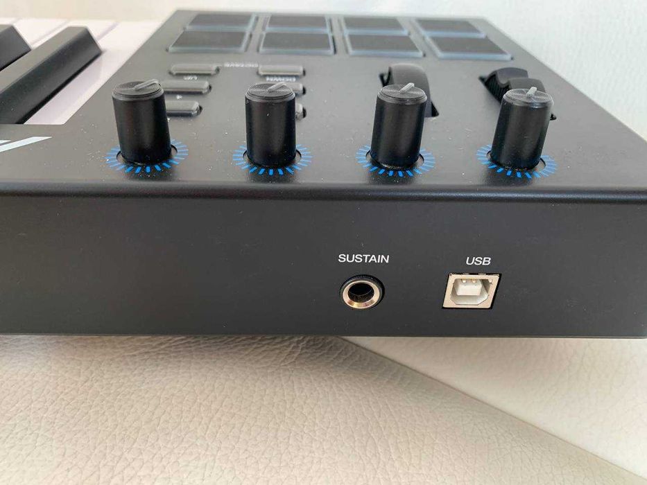 MIDI-синтезатор Alesis V49 (USB-MIDI-контролер клавіатури з 49 клав.)