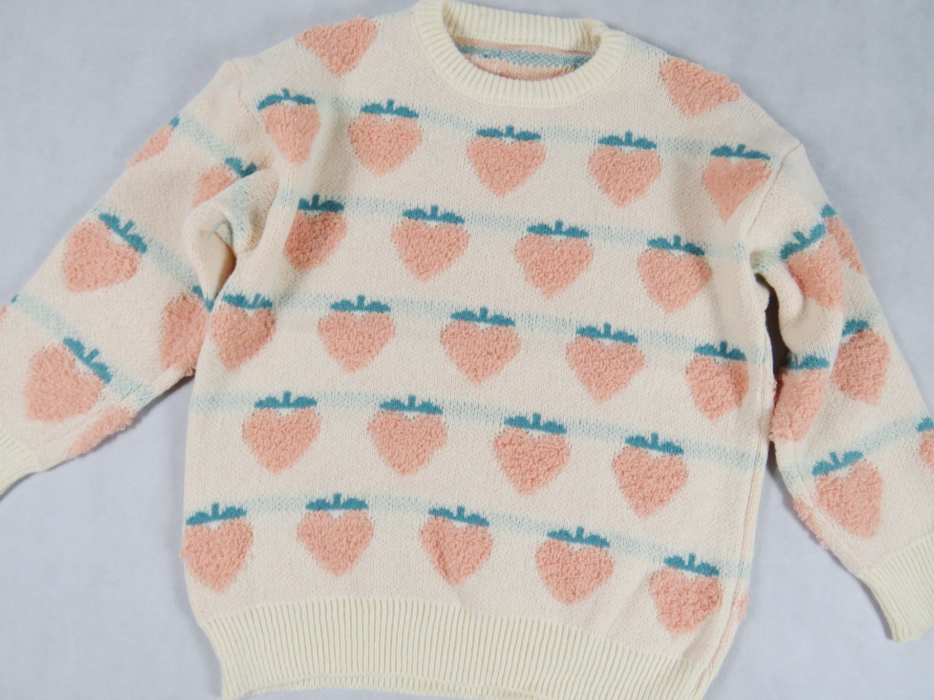 Kremowy sweterek w truskawki M/L nowy sweter strawberry pattern