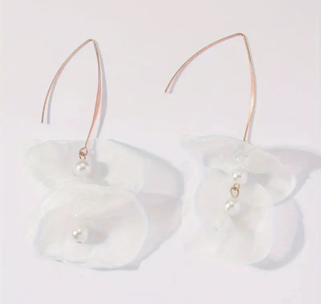 Kolczyki wiszące meduzki białe ze sztucznymi perełkami
