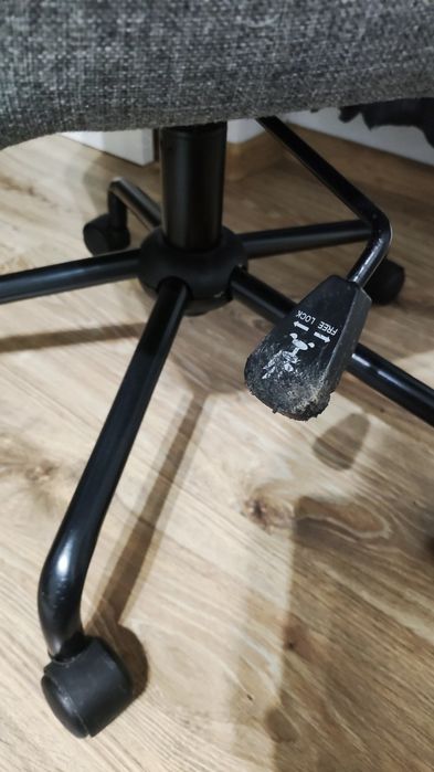 Продам стілець на колесах