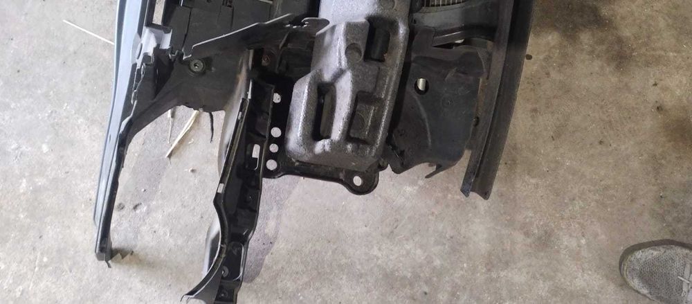 Kompletny Pas przedni VW Passat B6 2.0