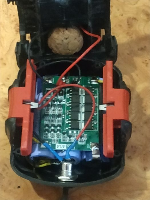 Шуруповерт Bosch 12V Li-ion