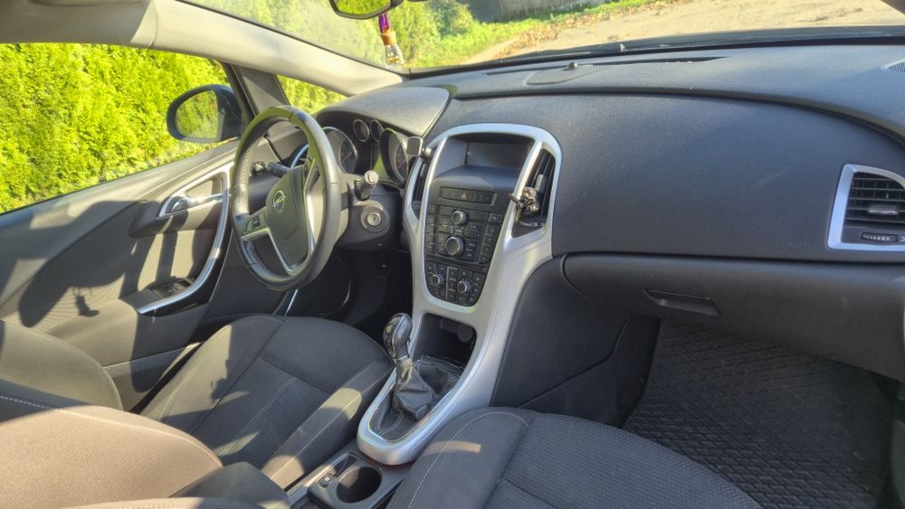 Opel Astra J 1.6 180km.