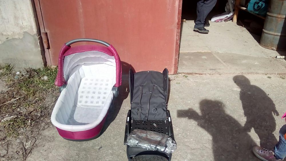 Коляска 3в1: люлька, сидячий блок и автокресло.