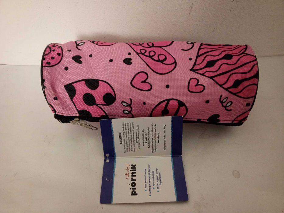 Piórnik szkolny w serduszka