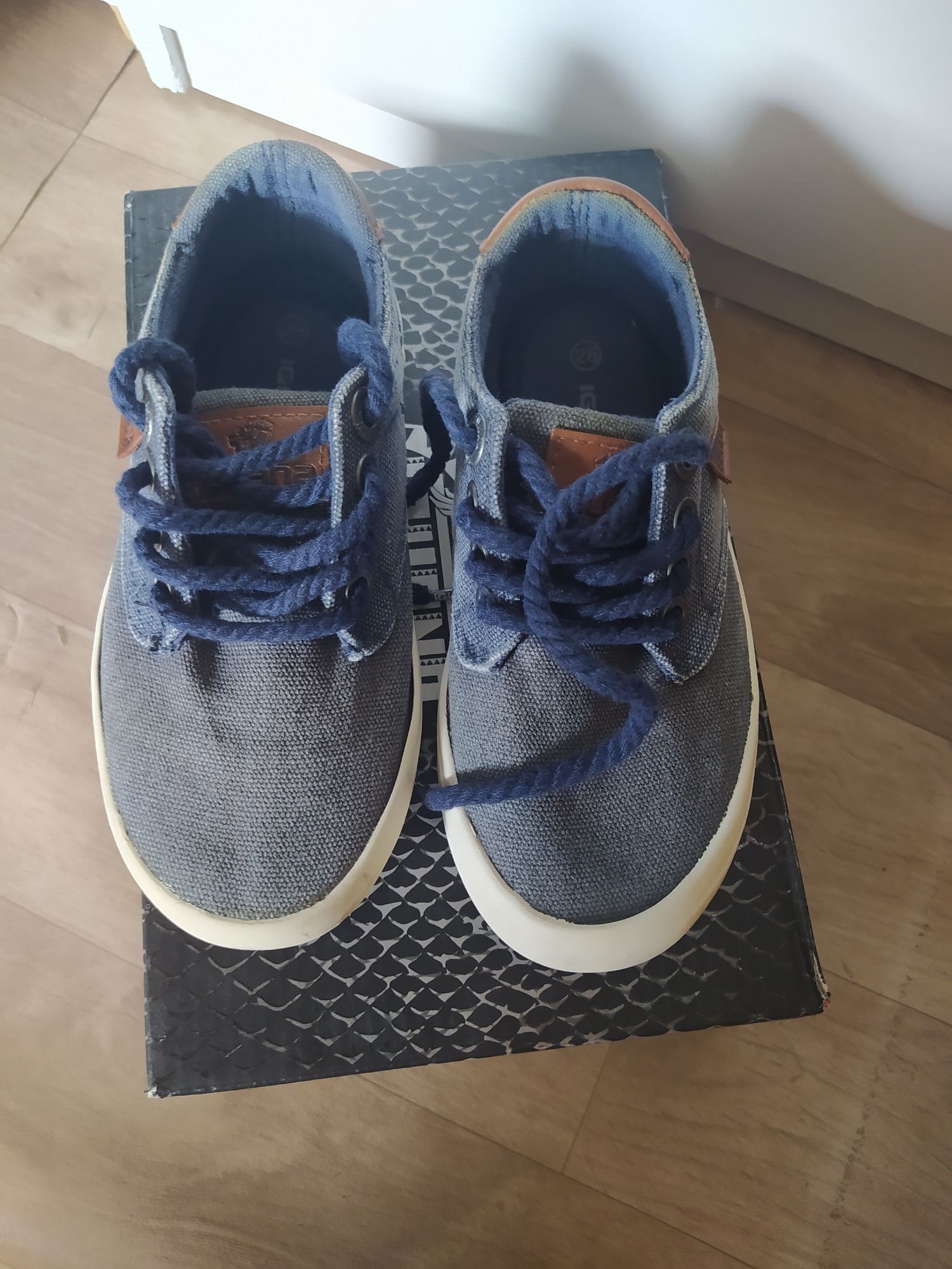 Buty chłopięce 28