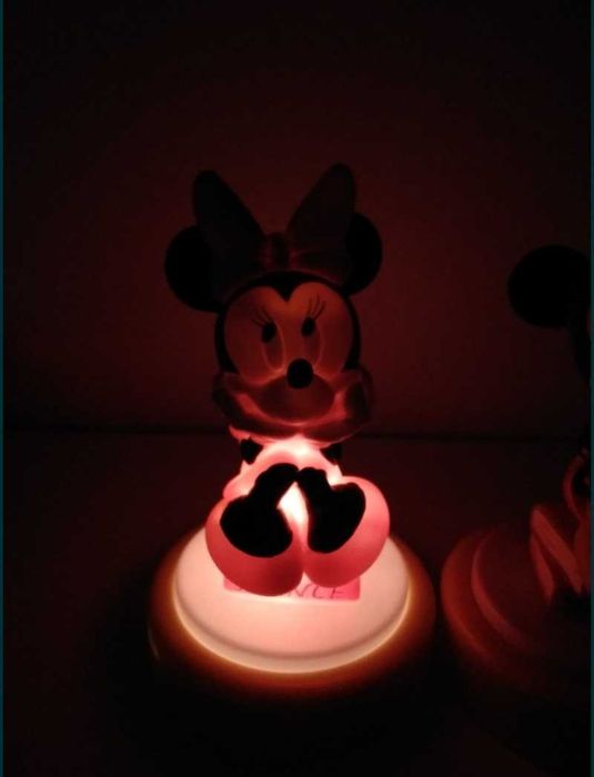 Par luzes de presença Mickey & Minnie, a pilhas.