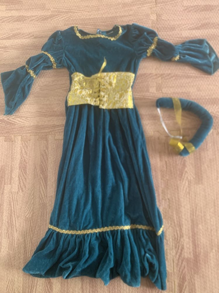 Vendo fato carnaval princesa  medieval para menina