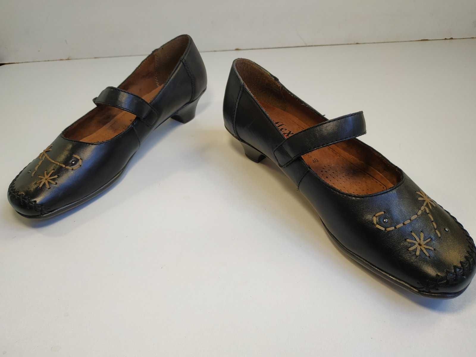 Женские туфли на небольшом каблуке  Reflexan 39 р.