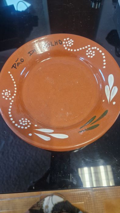 Prato em barro para comer