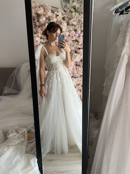 Suknia ślubna z trenem